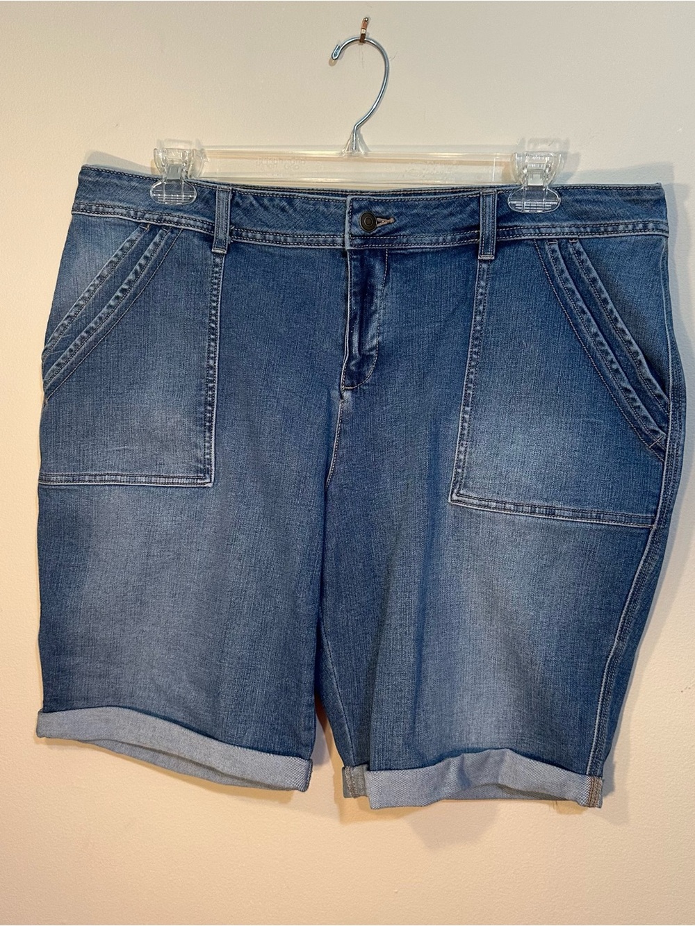 LOTS OF POCKETS Women’s Time & Tru Blue Denim STRETCHY Bermuda Plus size Shorts
